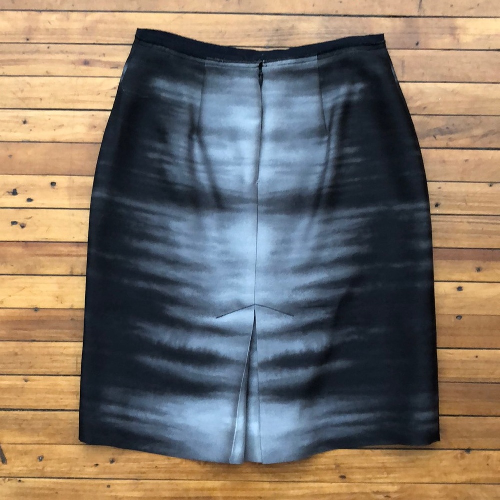Sale 🎉 BCBG silk pencil skirt - Picture 4 of 8